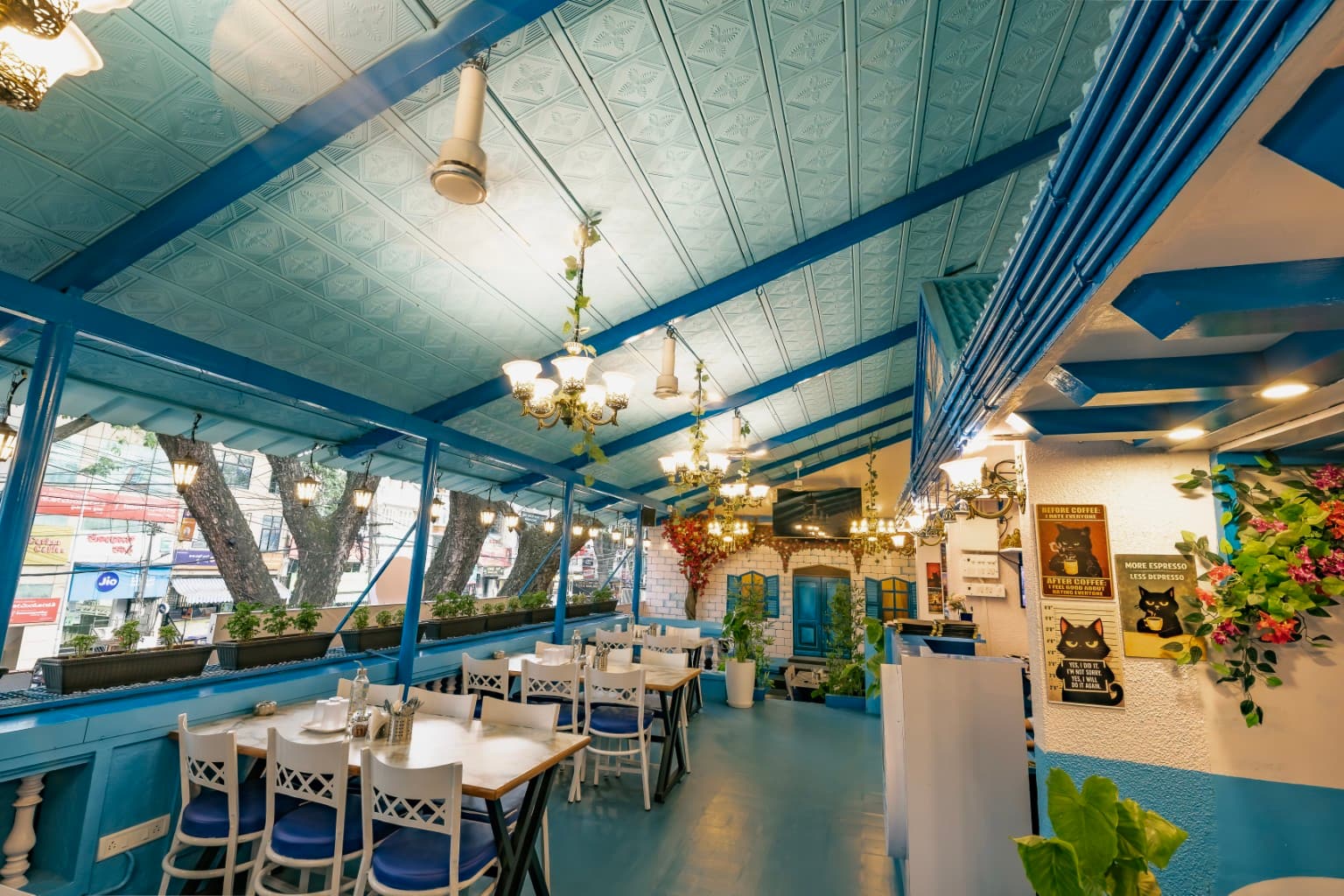 Rooster cafe seating